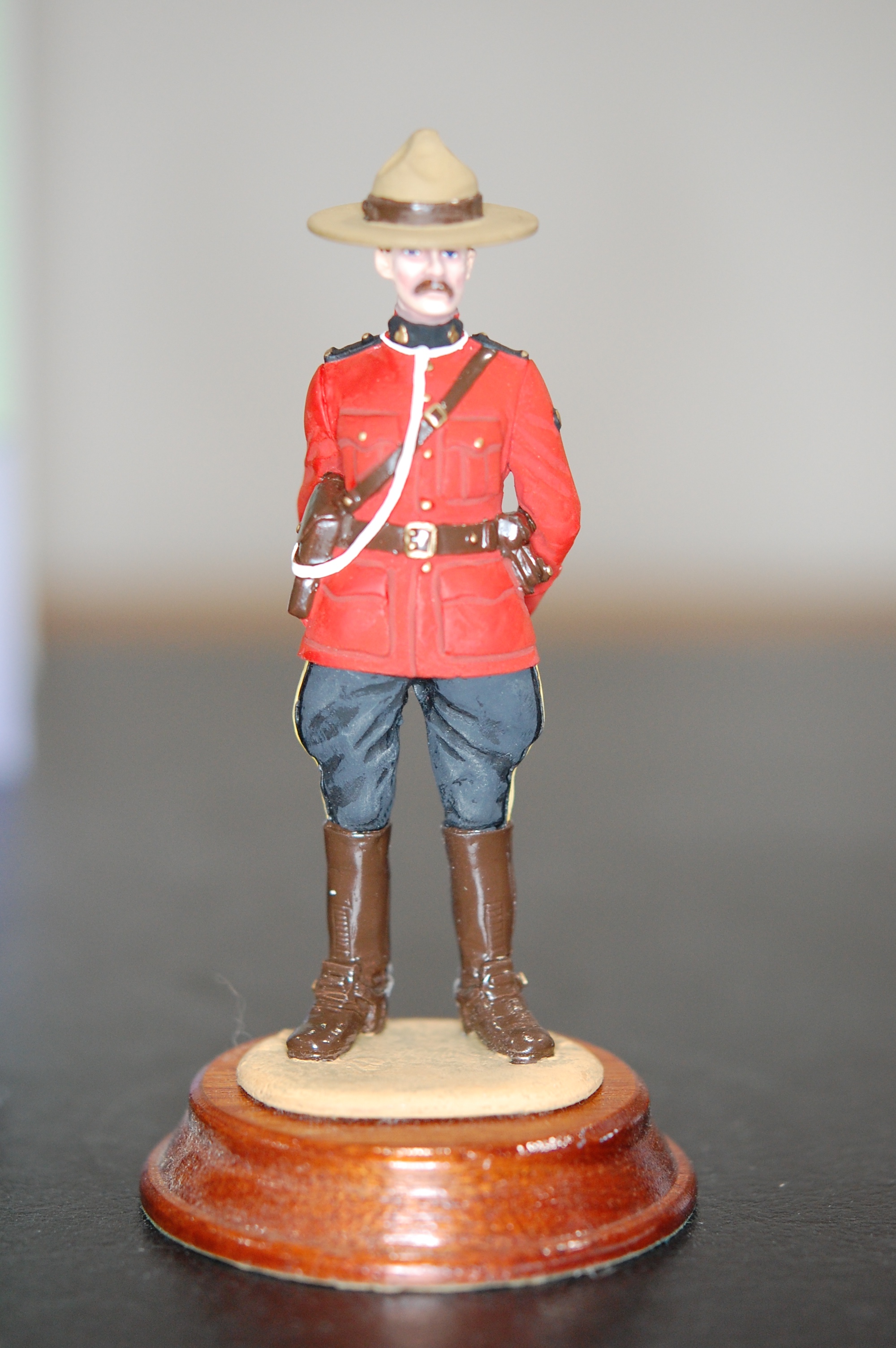 Royal Canadian Mounted Police 4″ Red Serge Statue on